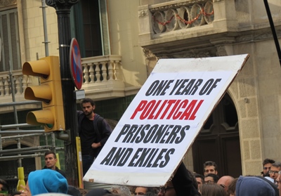 Les tribunaux pénaux espagnols admettent que des personnes physiques ou morales s'estimant lésées, intentent une action pénale, indépendante de celle du ministère public. Dans le cas des prisonniers d'opinion Catalans, c'est le partie d'extrême droite VOX, qui attaque en réclamant des peines très lourdes (photo MN)