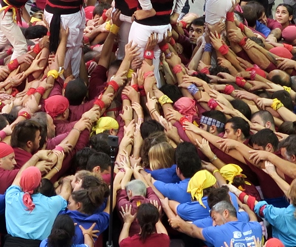 Une métaphore de la société catalane : "faire pinya", s'y mettre tous ensemble ! (photo MN)