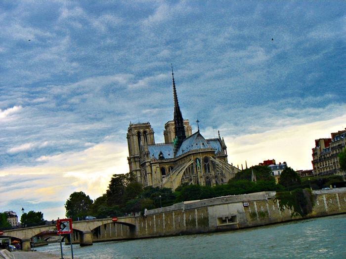 Lei recalius de Notre Dame coma nos questionan Lei recalius de Notre Dame coma nos questionan