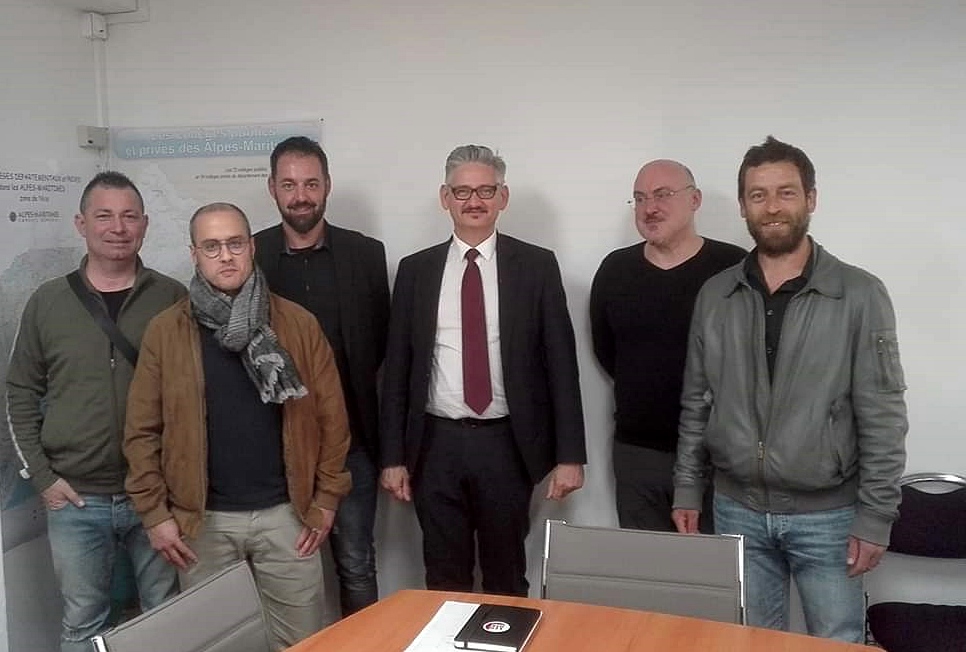 Les enseignants de langue régionale entourant le nouveau recteur Richard Laganier, le 14 mai dernier, Olivier Pasquetti premier à partir de la droite (photo XDR)