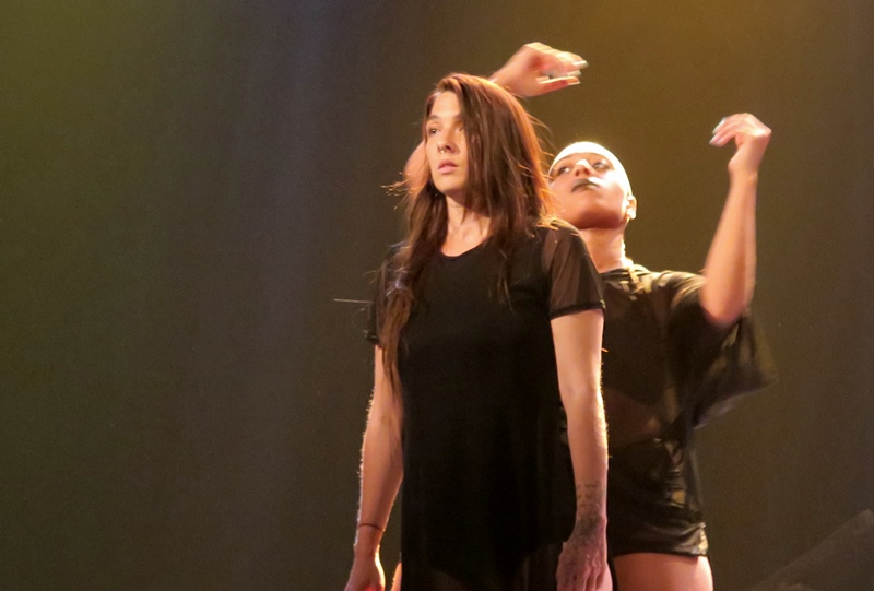 Journée de l'Autochtone, 21 juin 2018 à Québec, spectacle Hip-Hop (photo MN) Journée de l'Autochtone, 21 juin 2018 à Québec, spectacle Hip-Hop (photo MN)
