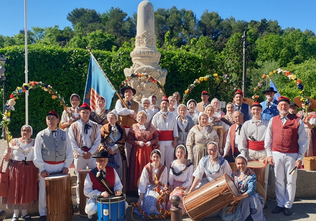 Le confinement laisse le champ libre aux cambrioleurs, et aux vandales. Sur cette image du centenaire, en 2019, on peut imaginer ce que représente la destruction et le vol des instruments comme des costumes (photo APC DR)