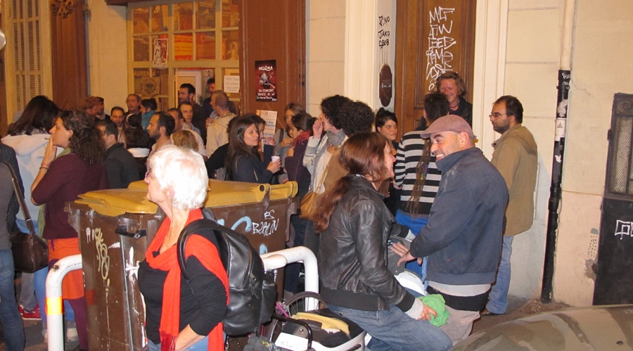 Les tentatives de pratiquer la langue d'oc, de la faire vivre, peuvent-elles se passer des locuteurs qui la portaient sans avoir l'idée de la sauver ? (Inauguration de l'Ostau dau País Marselhés, Marseille, photo MN)