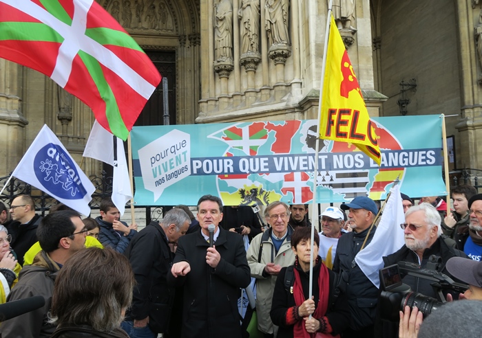 La Felco participe activement au mouvement qui fédère les défenseurs de l'enseignement des langues minoritaires en France. Ici à Paris en décembre 2019 (photo MN)