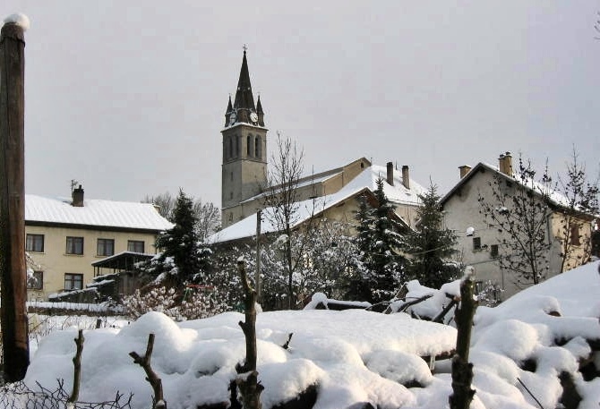 A 1800 m et autour de 2050 ce village du Champsaur et la proche station de ski  verraient leur saison blanche réduite de deux mois (photo MN) A 1800 m et autour de 2050 ce village du Champsaur et la proche station de ski  verraient leur saison blanche réduite de deux mois (photo MN)