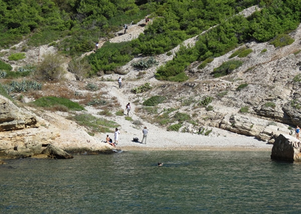 La Calanque de Podestat : haute biodiversité, mais aussi haute fréquentation en été (photo MN)