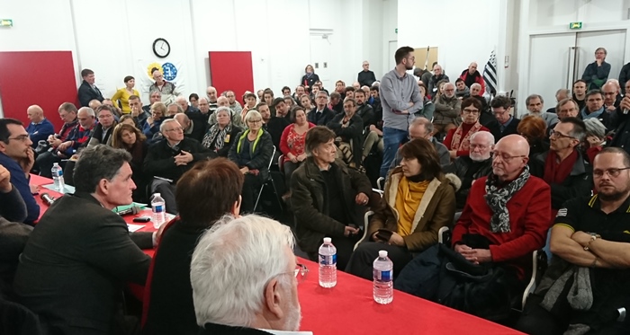 Paris, 30 novembre 2019, défenseurs du breton, de l'occitan, du basque, du flamand, du corse et de toutes les langues régionales manifestent à Paris... ils ne sont que six cents, dans moins d'un an ils manifesteront à près de cent mille pour réclamer une loi. Encore six mois et ce chiffre doublera. Aujourd'hui un sondage pour TF1 estime à 72% la proportion de Français favorables (photo MN)