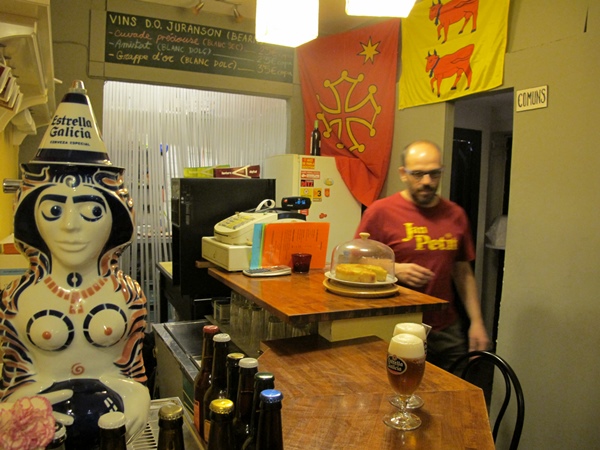 A la Taverna Jan Petit, l'occitan est ostentatoire (photo MN)