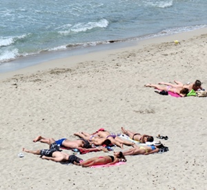 Le bain de soleil contre l'hypertension...mais pas contre le vieillissement de la peau ou le cancer (photo MN)