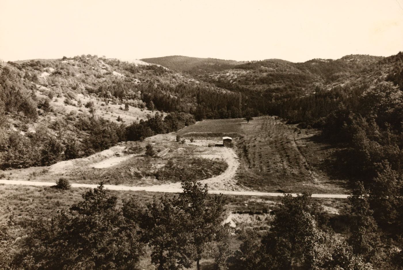 Dans les collines de Manosque, années 1960, premier site de stockage souterrain d'hydrocarbures (photo Geosel DR)