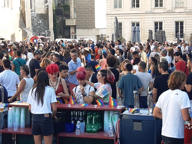 Police, vigiles, contraintes, interdictions... fête de la différence ?