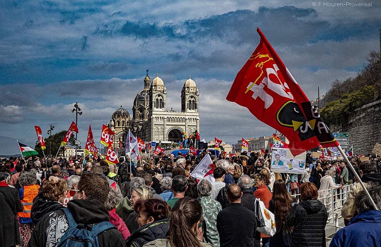 Manifestèron dijòus ai País d'Òc per son drech a la retirada