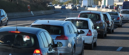 La pollution automobile est d'abord due à un aménagement du territoire qui a favorisé l'étalement urbain (photo MN)