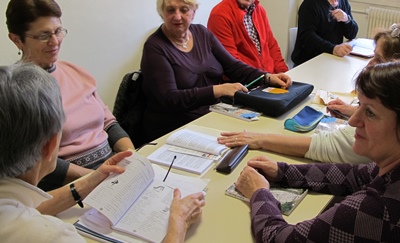 Avant tout il s'agit de parler . "ça doit aider à la conversation en provençal dans la rue, sur le marché" souligne Robert Long (photo MN) Avant tout il s'agit de parler . "ça doit aider à la conversation en provençal dans la rue, sur le marché" souligne Robert Long (photo MN)