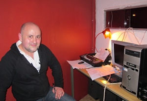 Jean-Pascal Mouthier dans la régie du Théâtre de la Comédie. Aujourd'hui il peut envisager son maintien (photo MN) Jean-Pascal Mouthier dans la régie du Théâtre de la Comédie. Aujourd'hui il peut envisager son maintien (photo MN)