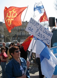 "Une langue, surtout non officielle, ne peut se découper en tranche. Ses évolutions se déroulent peu à peu" (photo MN)