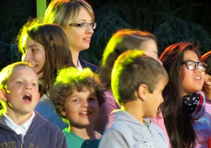 Chanter, une activité ludique qui "permet de s'imprégner d'une langue sans y penser" (photo MN)