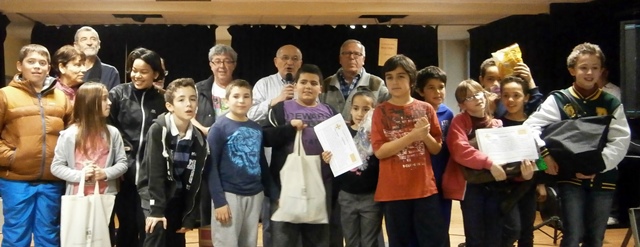 Les élèves de la Calandreta d'Orange ont chanté avec le groupe Dyaleckt, invité de la Dictada (photo AC DR)