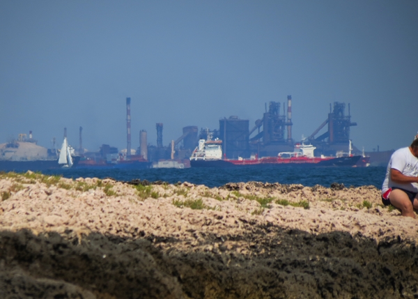 Port industriel entre Méditerranée et étang de Berre (photo MN)