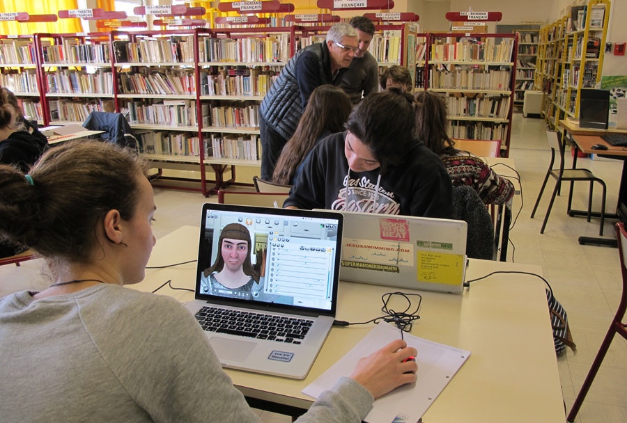 A partir de personnages de jeux vidéo et avec l'aide d'Isabelle Arvers, les lycéens vont créer leur film sur la tolérance (photo MN) A partir de personnages de jeux vidéo et avec l'aide d'Isabelle Arvers, les lycéens vont créer leur film sur la tolérance (photo MN)