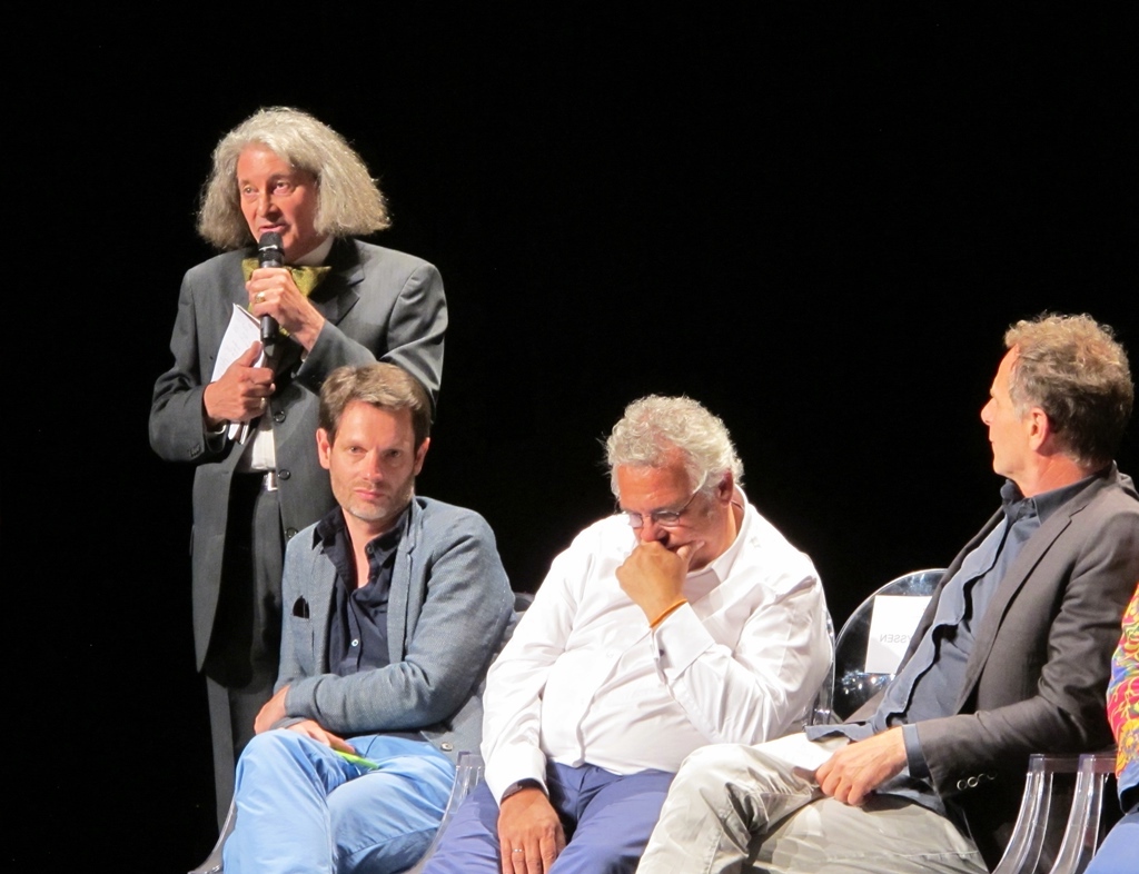 Le baile du Félibrige siégera parmi un cénacle de directeurs de théâtres et festivals entre autres. Notamment ici Charles Berling (Théâtre Liberté de Toulon, 2è à g.) Photo MN